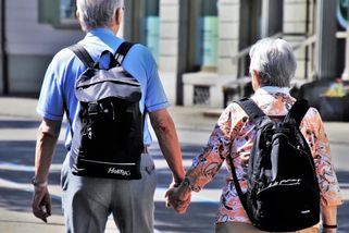 Za emise skleníkových plynů mohou nejvíc senioři nad šedesát let, tvrdí norská studie